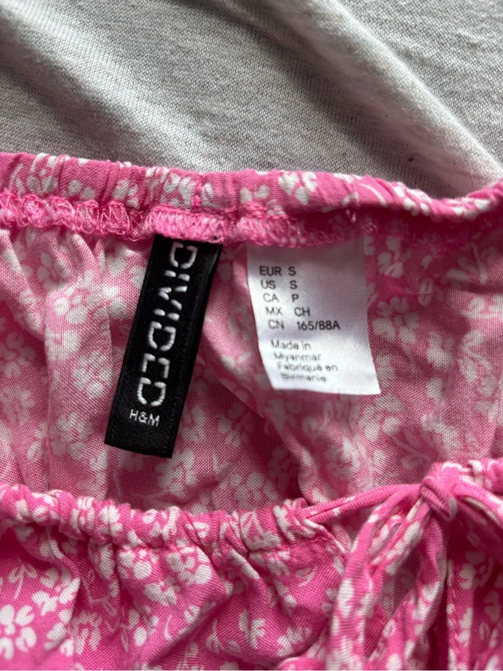 H&M Pink Floral Smocked Crop Top with Puff Sleeves - Picture 5 of 5